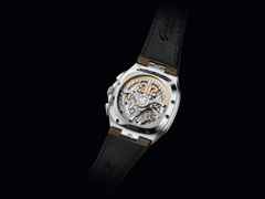 Glashütte Original Seventies Chronograph Panoramadatum Limited Edition Automatik Edelstahl 40mm braunes Zifferblatt braunes Lederband – Herrenuhren Chronograph aus Edelstahl. Das Gehäuse ist quadratisch und silber. Das Lederarmband ist braun. Das Zifferblatt ist ein Index in braun. – Ansicht 2