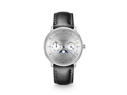Sternglas Naos Mondphase Quarz Edelstahl 38mm silbernes Zifferblatt graues Lederband – Herrenuhren Uhr mit Datum aus Edelstahl und Leder. Das Gehäuse ist rund und silber. Das Lederarmband ist grau. Das Zifferblatt ist ein Index in silber.
