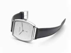 Nomos Glashütte Lux Handaufzug Weißgold 38,5mm weißes Zifferblatt braunes Lederband – Herrenuhren Uhr ohne Datum aus 750 Weißgold. Das Gehäuse ist sonstige Form und silber. Das Lederarmband ist schwarz. Das Zifferblatt ist ein Index in weiß. – Ansicht 4
