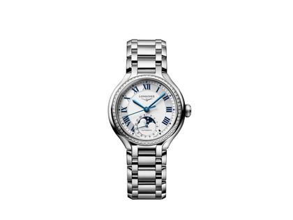 Longines PrimaLuna Mondphase Automatik Edelstahl 34mm weißes Zifferblatt mit Brillanten Metallband – Damenuhren Uhr mit Datum aus Edelstahl. Das Gehäuse ist rund und silber. Das Edelstahlarmband ist silber. Das Zifferblatt ist römisch und weiß.