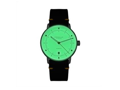 Sternglas Naos Edition Bauhaus X Gelb Automatik Edelstahl 38mm beiges Zifferblatt schwarzes Lederband – Herrenuhren Uhr mit Datum aus Edelstahl. Das Gehäuse ist rund und silber. Das Lederarmband ist schwarz. Das Zifferblatt ist ein Index in beige. – Ansicht 2