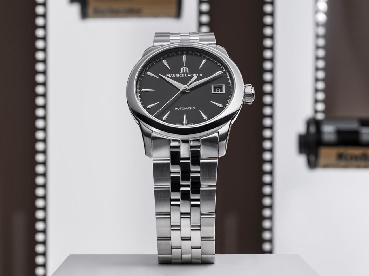 Maurice Lacroix 1975 Automatik Edelstahl 36mm schwarzes Zifferblatt Metallband – Herrenuhren Uhr mit Datum aus Edelstahl. Das Gehäuse ist rund und silber. Das Edelstahlarmband ist silber. Das Zifferblatt ist ein Index in schwarz. – Ansicht 2