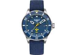 Hanhart Fly Navy Aerosphere MFG3 Automatik Edelstahl 42mm blaues Zifferblatt blaues Textilband limitiert – Herrenuhren Uhr mit Datum aus Edelstahl und Keramik. Das Gehäuse ist rund und silber. Das Textilarmband ist blau. Das Zifferblatt ist arabisch und blau.