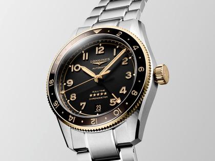 Longines Spirit Zulu Time Automatik Edelstahl 39mm Gelbgold-Lünette graues Zifferblatt Metallband – Herrenuhren Uhr mit Datum aus 750 Gelbgold, Edelstahl und Keramik. Das Gehäuse ist rund und silber-gelbgold. Das Edelstahlarmband ist silber. Das Zifferblatt ist arabisch Index und grau. – Ansicht 2