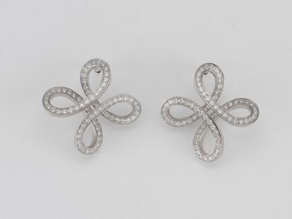 Angela Hübel Infinity Ohrstecker mit Brillanten Platin – Ohrschmuck Ohrstecker aus 950 Platin.