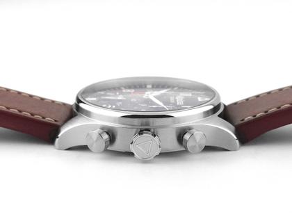 Juwelier Roller Startimer Pilot Chronograph Quarz Edelstahl 44mm blaues Zifferblatt Lederband AL-372N4S6 Full Set Occasion Neu – Herrenuhren Uhr mit Datum aus Edelstahl. Das Gehäuse ist rund und silber. Das Lederarmband ist braun. Das Zifferblatt ist arabisch Index und blau. – Ansicht 3