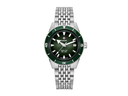 Rado Captain Cook Automatik Edelstahl 39mm grünes Zifferblatt Metallband – Herrenuhren Uhr mit Datum aus Edelstahl und Keramik. Das Gehäuse ist rund und silber. Das Edelstahlarmband ist silber. Das Zifferblatt ist ein Index in grün.