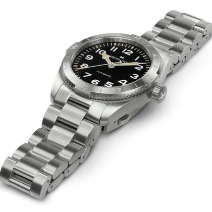 Hamilton Khaki Field Expedition Automatik Edelstahl 37mm schwarzes Zifferblatt Metallband – Herrenuhren Uhr ohne Datum aus Edelstahl. Das Gehäuse ist rund und silber. Das Edelstahlarmband ist silber. Das Zifferblatt ist arabisch und schwarz. – Ansicht 3