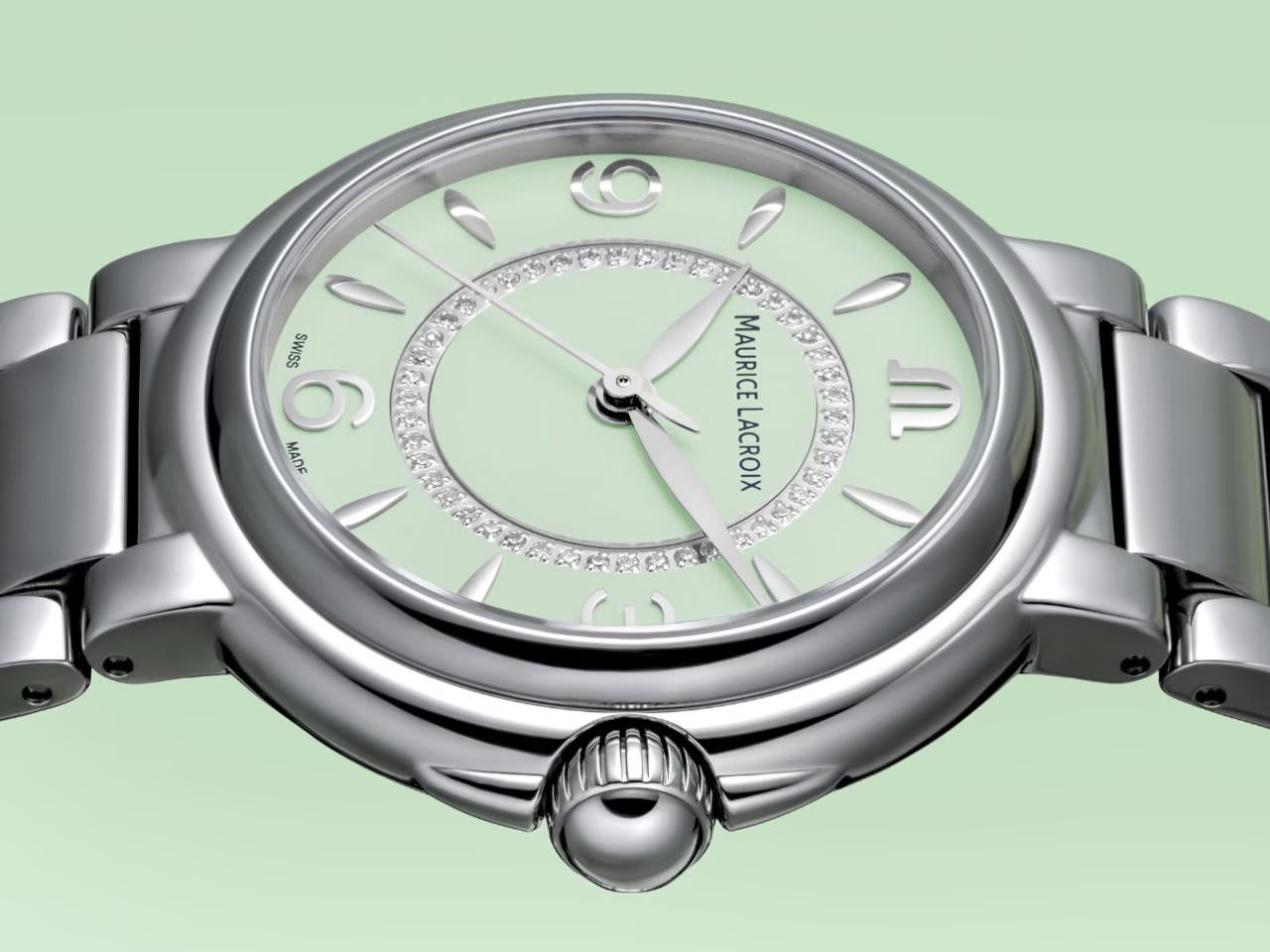 Maurice Lacroix Fiaba Colours Edition Quarz Edelstahl 32mm grünes Zifferblatt Metallband – Damenuhren Uhr ohne Datum aus Edelstahl. Das Gehäuse ist rund und silber. Das Edelstahlarmband ist silber. Das Zifferblatt ist arabisch Index und grün. – Ansicht 2