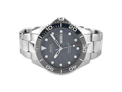 Juwelier Roller Mido Ocean Star 200C Automatik 42mm Metallband M042.430.11.081.00 Full Set mit Garantie Occasion Neu – Herrenuhren Uhr mit Datum aus Edelstahl und Keramik. Das Gehäuse ist rund und silber. Das Edelstahlarmband ist silber. Das Zifferblatt ist ein Index in anthrazit.