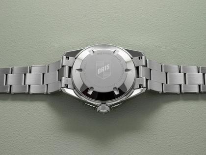 Oris Divers Sixty-Five Cotton Candy Automatik Edelstahl 38mm grünes Zifferblatt Metallband – Damenuhren Uhr mit Datum aus Edelstahl. Das Gehäuse ist rund und silber. Das Edelstahlarmband ist silber. Das Zifferblatt ist ein Index in grün. – Ansicht 2