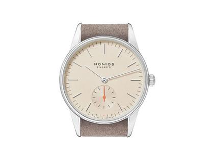 Nomos Glashütte Orion 33 Champagner Handaufzug Edelstahl 33mm beiges Zifferblatt beiges Lederband Glasboden – Damenuhren Uhr ohne Datum aus Edelstahl und Leder. Das Gehäuse ist rund und silber. Das Lederarmband ist beige. Das Zifferblatt ist ein Index in beige. – Ansicht 3