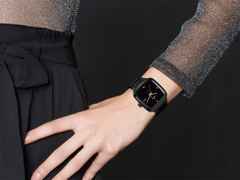 Rado True Square Automatik Keramik anthrazit Keramikband mit 4 Brillanten – Herrenuhren Uhr mit Datum aus Keramik. Das Gehäuse ist quadratisch und grau. Das Keramikarmband ist grau. Das Zifferblatt ist ein Index in schwarz. – Ansicht 2