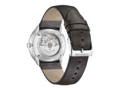 Junghans Meister fein Automatic Edelstahl 39mm silbernes Zifferblatt schwarzes Lederband – Herrenuhren Uhr mit Datum aus Edelstahl. Das Gehäuse ist rund und silber. Das Lederarmband ist schwarz. Das Zifferblatt ist ein Index in silber. – Ansicht 2