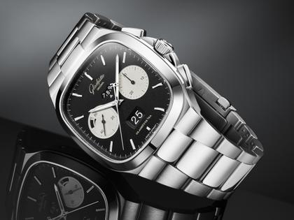 Glashütte Original Seventies Chronograph XV Limited Edition Automatik Edelstahl 40mm schwarzes Zifferblatt Metallband – Herrenuhren Chronograph aus 750 Weißgold und Edelstahl. Das Gehäuse ist quadratisch und silber. Das Edelstahlarmband ist silber. Das Zifferblatt ist ein Index in schwarz. – Ansicht 6
