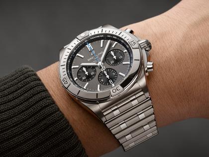 Breitling Chronomat B01 42 Titanium Automatik graues
