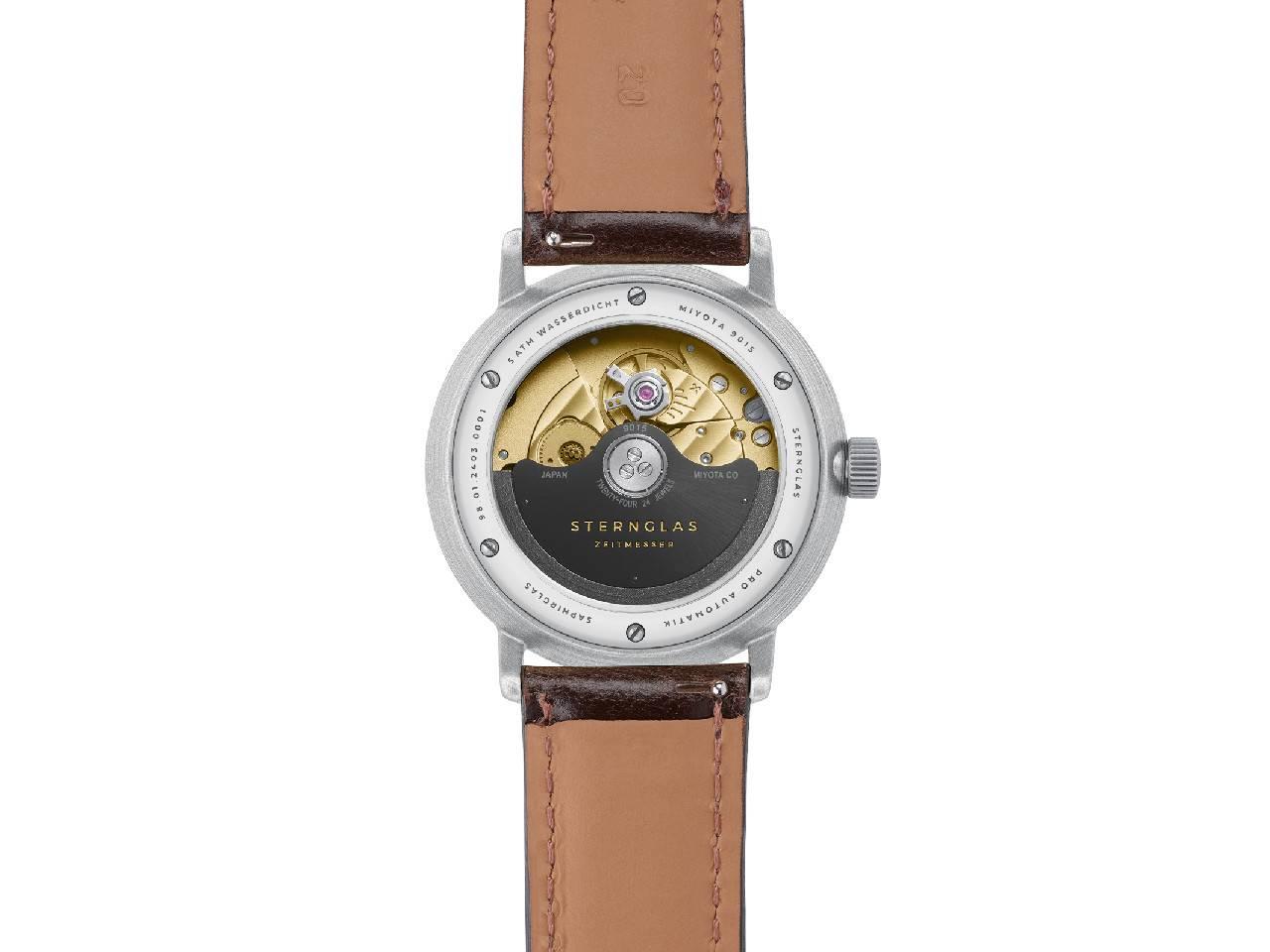 Sternglas Naos Pro Automatik Edelstahl 38mm graues Zifferblatt braunes Lederband – Herrenuhren Uhr mit Datum aus Edelstahl. Das Gehäuse ist rund und silber. Das Lederarmband ist braun. Das Zifferblatt ist arabisch Index und grau. – Ansicht 4