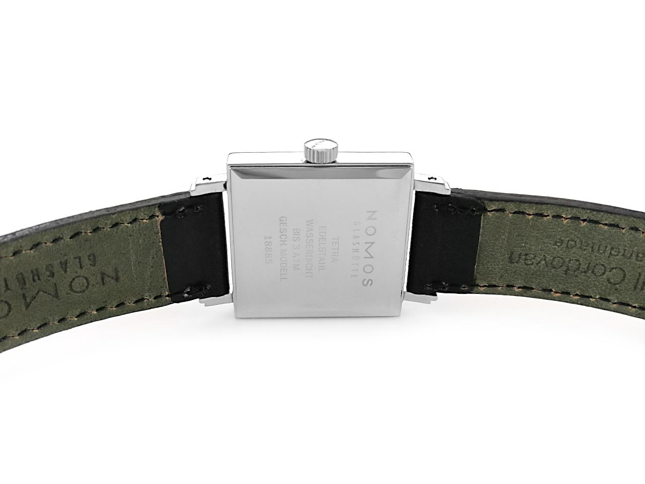 Nomos Glashütte Tetra 27 Handaufzug Edelstahl silbernes Zifferblatt schwarzes Lederband Full Set Occasion Refurbished – Damenuhren Uhr ohne Datum aus Edelstahl. Das Gehäuse ist quadratisch und silber. Das Lederarmband ist schwarz. Das Zifferblatt ist arabisch Index und silber. – Ansicht 2
