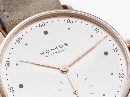Nomos Glashütte Metro 33 Roségold Handaufzug Roségold 33mm weißes Zifferblatt beiges Lederband – Damenuhren Uhr ohne Datum aus 750 Rotgold. – Ansicht 2