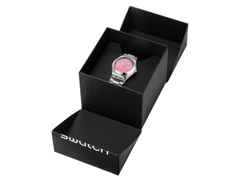 Swatch Irony Lady Blossom Time Petal Charm Quarz Edelstahl 33mm rosa Zifferblatt Metallband – Damenuhren Uhr ohne Datum aus Edelstahl. Das Gehäuse ist rund und silber. Das Edelstahlarmband ist silber. Das Zifferblatt ist ohne Zeichen und rosa. – Ansicht 6