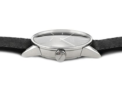 Nomos Glashütte Zürich Automatik Edelstahl 40mm graues Zifferblatt Lederband Ref. 803 Full Set mit Garantie Occasion – Herrenuhren Uhr ohne Datum aus Edelstahl. Das Gehäuse ist rund und silber. Das Lederarmband ist anthrazit. Das Zifferblatt ist ein Index in anthrazit. – Ansicht 3