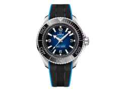 Omega Seamaster Planet Ocean 6000M Ultra Deep Automatik Edelstahl 45,5mm blaues Zifferblatt Kautschukband – Herrenuhren Uhr ohne Datum aus Edelstahl, Keramik und Titan. Das Gehäuse ist rund und silber. Das Kautschuk / Kunststoff / Silikon Armband ist schwarz. Das Zifferblatt ist arabisch Index und blau.