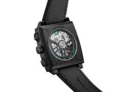 TAG Heuer Monaco Chronograph Automatik Titan 39mm skelettiertes Zifferblatt schwarzes Kautschuk-Lederband – Herrenuhren Chronograph aus DLC beschichtet und Titan. Das Gehäuse ist quadratisch und schwarz. Das Kautschuk / Kunststoff / Silikon Armband ist schwarz. Das Zifferblatt ist ein Index in schwarz. – Ansicht 3