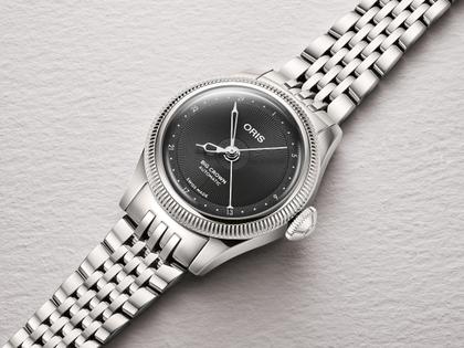 Oris Big Crown Pointer Date Automatik Edelstahl 29mm schwarzes Zifferblatt Metallband – Damenuhren Uhr mit Datum aus Edelstahl. Das Gehäuse ist rund und silber. Das Edelstahlarmband ist silber. Das Zifferblatt ist ohne Zeichen und schwarz. – Ansicht 3
