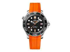 Omega Seamaster Diver 300M Automatik Edelstahl 42mm schwarzes Zifferblatt orangefarbenes Kautschukband – Herrenuhren Uhr ohne Datum aus Aluminium, Edelstahl und Kautschuk. Das Gehäuse ist rund und silber. Das Kautschuk / Kunststoff / Silikon Armband ist orange. Das Zifferblatt ist ein Index in schwarz.