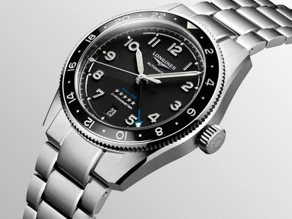 Longines Spirit Zulu Time Automatik Edelstahl 39mm schwarzes Zifferblatt Metallband – Herrenuhren Uhr mit Datum aus Edelstahl und Keramik. Das Gehäuse ist rund und silber. Das Edelstahlarmband ist silber. Das Zifferblatt ist arabisch Index und schwarz. – Ansicht 4