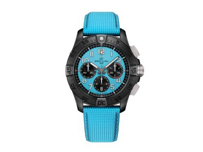 Herrenuhren Chronograph aus Carbon, Edelstahl, Keramik und Titan. Das Gehäuse ist rund und schwarz. Das Lederarmband ist türkis. Das Zifferblatt ist arabisch Index und türkis.
