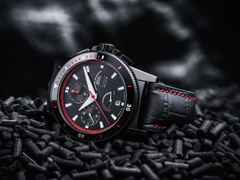 Mühle Glashütte Sportivo Power Chronograph First Edition Automatik Edelstahl Schwarz-IP 42,5mm schwarzes Zifferblatt schwarzes Leder-Kautschukband limitiert – Herrenuhren Chronograph aus Edelstahl, IP beschichtet, Keramik und Leder. Das Gehäuse ist rund und schwarz. Das Lederarmband ist schwarz. Das Zifferblatt ist ein Index in schwarz. – Ansicht 8