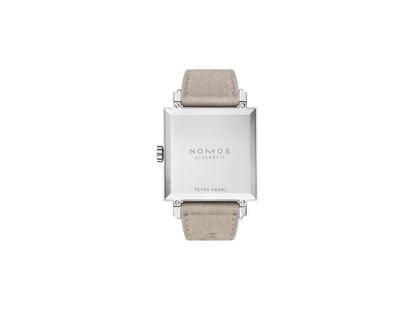 Nomos Glashütte Tetra Origins Ochra Handaufzug Edelstahl 29,5mm gelbes Zifferblatt graues Lederband Stahlboden – Damenuhren Uhr ohne Datum aus Edelstahl und Leder. Das Gehäuse ist quadratisch und silber. Das Lederarmband ist grau. Das Zifferblatt ist arabisch Index und gelb. – Ansicht 2