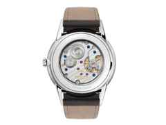 Nomos Glashütte Orion 38 Silber Handaufzug Edelstahl 38mm silberfarbenes Zifferblatt braunes Lederband Glasboden – Herrenuhren Uhr ohne Datum aus Edelstahl. Das Gehäuse ist rund und silber. Das Lederarmband ist grau. Das Zifferblatt ist ein Index in silber. – Ansicht 4