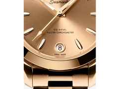 Omega Seamaster Aqua Terra Shades Automatik Edelstahl 34mm goldenes Zifferblatt Goldband – Damenuhren Uhr mit Datum aus 750 Gelbgold. Das Gehäuse ist rund und gelbgold. Das Goldarmband ist gelbgold. Das Zifferblatt ist ein Index in gelbgold. – Ansicht 4