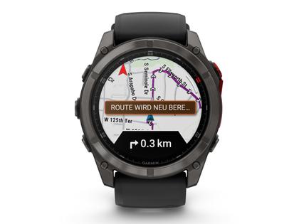Garmin fenix 8 Pro 51mm MicroLED faserverstärktes Polymer Titan carbongrau beschichtet schwarzes Silikonband – Herrenuhren Uhr Multifunktion aus DLC beschichtet, Kautschuk und Titan. Das Gehäuse ist rund und schwarz. Das Kautschuk / Kunststoff / Silikon Armband ist schwarz. Das Zifferblatt ist digital und schwarz. – Ansicht 2