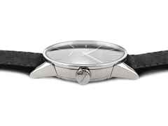 Nomos Glashütte Zürich Automatik Edelstahl 40mm graues Zifferblatt Lederband Ref. 803 Full Set mit Garantie Occasion – Herrenuhren Uhr ohne Datum aus Edelstahl. Das Gehäuse ist rund und silber. Das Lederarmband ist anthrazit. Das Zifferblatt ist ein Index in anthrazit. – Ansicht 3