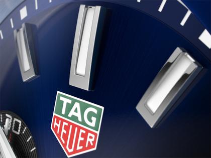 TAG Heuer Formula 1 Chronograph x Red Bull Racing Quarz Edelstahl blaues ZIfferblatt Metallband – Herrenuhren Chronograph aus Edelstahl. Das Gehäuse ist rund und silber. Das Edelstahlarmband ist silber. Das Zifferblatt ist ein Index in blau. – Ansicht 4