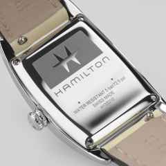 Hamilton American Classic Boulton Small Second M Quarz Edelstahl beigefarbenes Zifferblatt beigefarbenes Lederband – Herrenuhren Uhr ohne Datum aus Edelstahl und Leder. Das Gehäuse ist rechteckig und silber. Das Lederarmband ist beige. Das Zifferblatt ist römisch und beige. – Ansicht 5