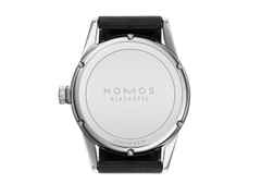 Nomos Glashütte Zürich Automatik Edelstahl 40mm weißes Zifferblatt schwarzes Lederband Stahlboden – Herrenuhren Uhr ohne Datum aus Edelstahl. Das Gehäuse ist rund und silber. Das Lederarmband ist schwarz. Das Zifferblatt ist ein Index in silber. – Ansicht 3