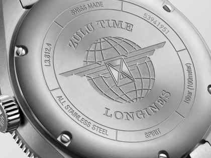 Longines Spirit Zulu Time Automatik Edelstahl 42mm mattschwarzes Zifferblatt Metallband – Herrenuhren Uhr mit Datum aus Edelstahl und Keramik. Das Gehäuse ist rund und silber. Das Edelstahlarmband ist silber. Das Zifferblatt ist arabisch und schwarz. – Ansicht 4