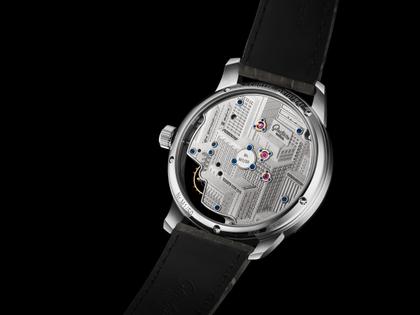Glashütte Original PanoInverse Handaufzug Platin 42mm skelettiertes Zifferblatt graues Lederband Limited Edition – Herrenuhren Uhr ohne Datum aus 950 Platin. Das Gehäuse ist rund und silber. Das Lederarmband Kroko / Alligator ist grau. Das Zifferblatt ist ein Index in silber. – Ansicht 4