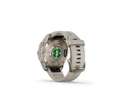 Garmin epix Pro Sapphire Edelstahl softgold beschichtet 42 mm Kautschukband beige – Herrenuhren Uhr Multifunktion aus DLC beschichtet, Edelstahl und Kautschuk. Das Gehäuse ist rund und beige. Das Kautschuk / Kunststoff / Silikon Armband ist beige. Das Zifferblatt ist digital und schwarz. – Ansicht 6