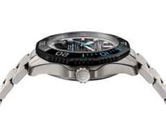 TAG Heuer Aquaracer Professional 500 Date Automatik Titan 42mm schwarzes Zifferblatt Metallband limitiert – Herrenuhren Uhr mit Datum aus Keramik und Titan. Das Gehäuse ist rund und silber. Das Titanarmband ist silber. Das Zifferblatt ist ein Index in schwarz. – Ansicht 4
