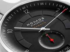 Nomos Glashütte Autobahn neomatik Automatik 41 mm Datum Director's Cut Limited Edition A9 – Herrenuhren Uhr mit Datum aus Edelstahl. Das Gehäuse ist rund und silber. Das Edelstahlarmband ist silber. Das Zifferblatt ist arabisch Index und schwarz. – Ansicht 4