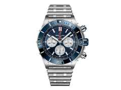 Breitling Super Chronomat B01 44 Automatik Edelstahl blaues Zifferblatt Metallband – Herrenuhren Chronograph aus Edelstahl. Das Gehäuse ist rund und silber. Das Edelstahlarmband ist silber. Das Zifferblatt ist ein Index in blau.