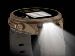 Garmin Fenix 9 Pro inReach Titan 43mm digitales Display graues Lederband – Herrenuhren Uhr Multifunktion aus Leder und Titan. Das Gehäuse ist rund und bronze. Das Lederarmband ist grau. Das Zifferblatt ist digital und schwarz. – Ansicht 6