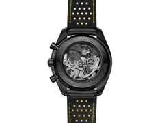 Omega Speedmaster Dark Side of the Moon Apollo 8 Chronograph Handaufzug Keramik 44mm schwarzes Zifferblatt schwarzes Kautschukband – Herrenuhren Chronograph aus Aluminium, Kautschuk und Keramik. Das Gehäuse ist rund und schwarz. Das Kautschuk / Kunststoff / Silikon Armband ist schwarz. Das Zifferblatt ist ein Index in schwarz. – Ansicht 2