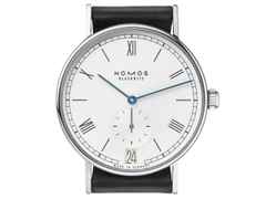 Nomos Glashütte Ludwig 38 Datum Handaufzug Edelstahl weißes Zifferblatt Metallband Glasboden – Herrenuhren Uhr mit Datum aus Edelstahl und Leder. Das Gehäuse ist rund und silber. Das Edelstahlarmband ist silber. Das Zifferblatt ist römisch Index und weiß. – Ansicht 2