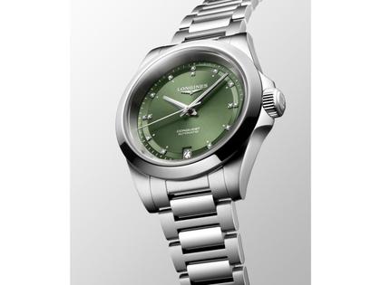 Longines Conquest Automatik Edelstahl 34mm grünes Zifferblatt Metallband – Damenuhren Uhr mit Datum aus Edelstahl. Das Gehäuse ist rund und silber. Das Edelstahlarmband ist silber. Das Zifferblatt ist ein Index in grün. – Ansicht 3